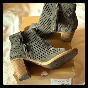 Toms Beautiful Suede Booties with tassel.